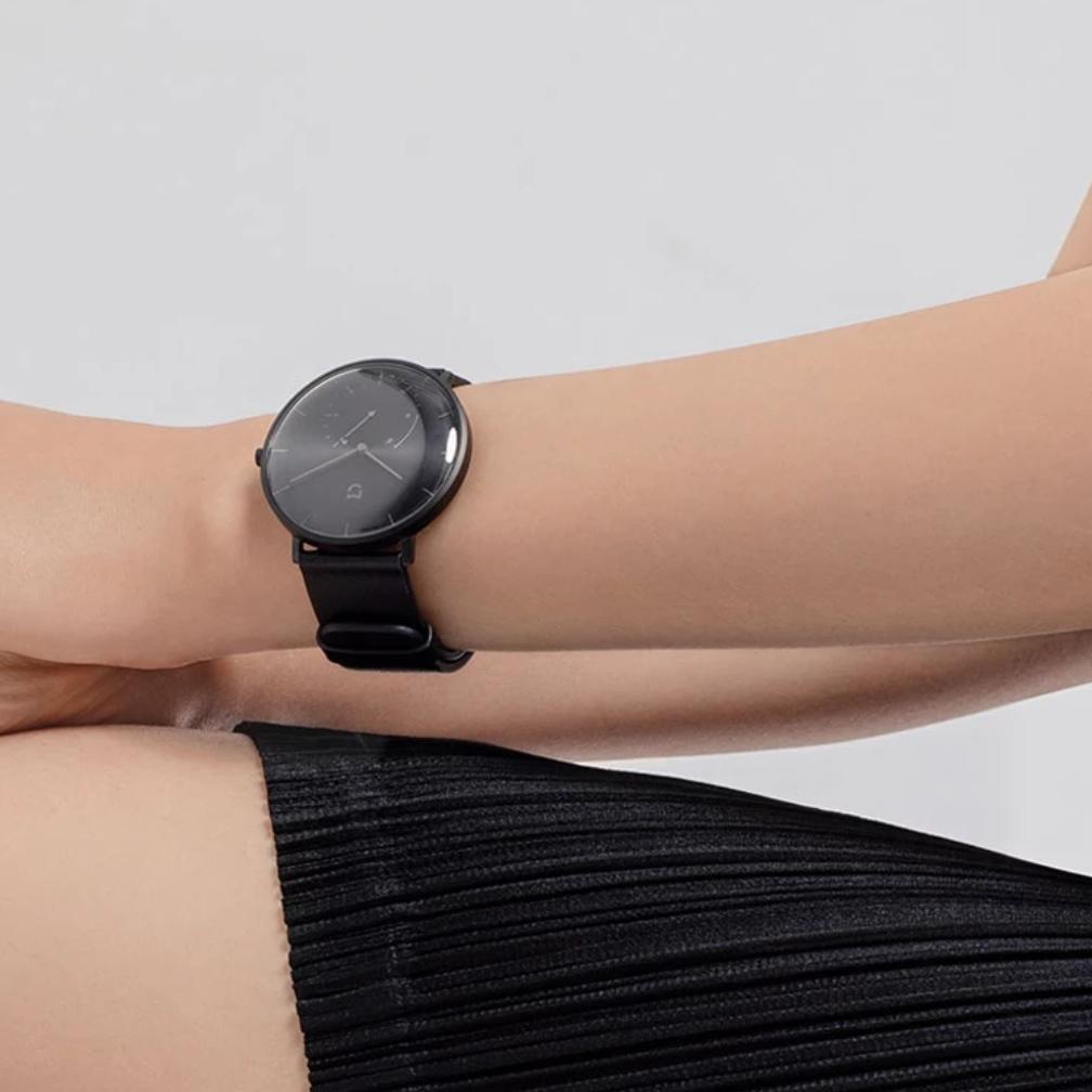 side view of the hybrid smartwatch 