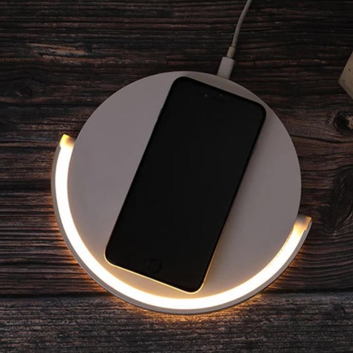 lamp with wireless charging 