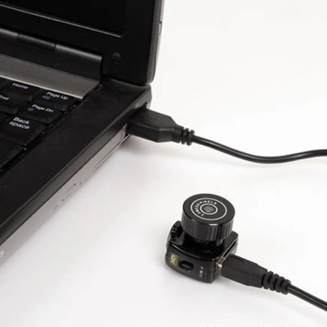 camera connected to a laptop 