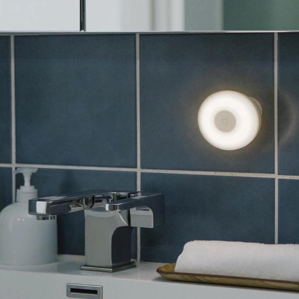 smart light installed in the bathroom 